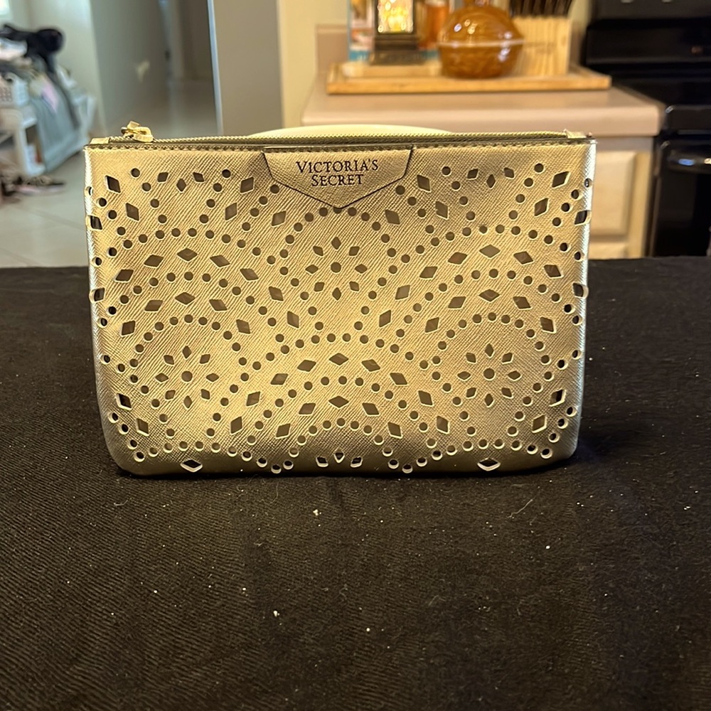 🌻Victoria’s Secret Gold Wristlet